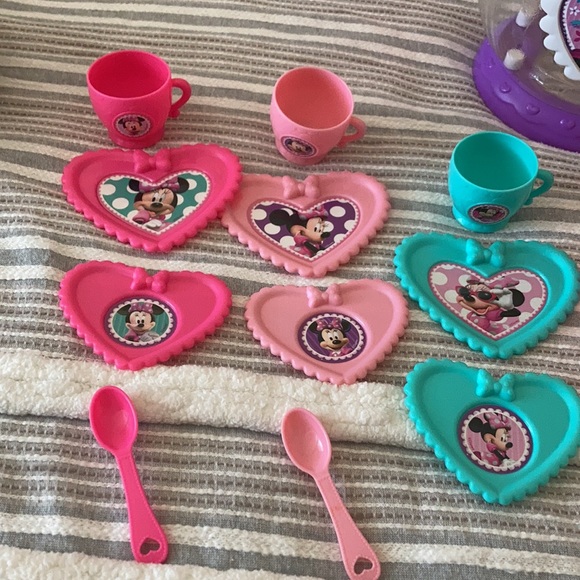 Disney Minnie Mouse tea set - Picture 3 of 4